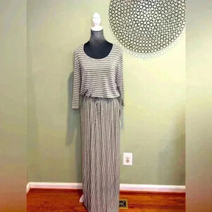 Egy - Floor length gray maxi dress 3/4 length sleeves w/pockets - Size large